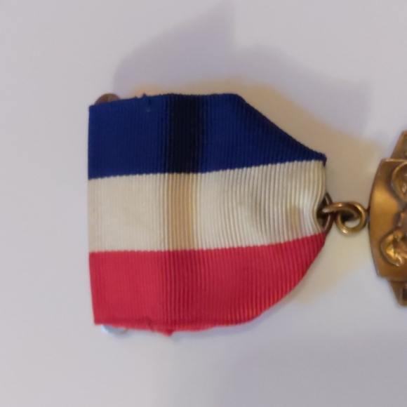 Orig. 1949 BOSTON HERALD SPELLING BEE Class Champion Medal by L.G. Balfour Co. - Picture 4 of 6